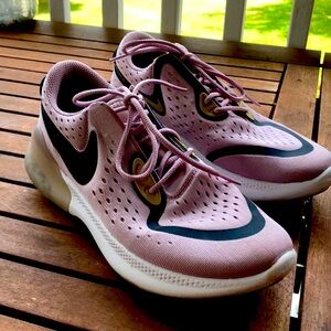 Nike running shoe 7.5